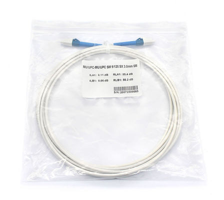 Op maat gemaakte kleurvezeloptische kabel patchcord met multimode modetype en witte kabel