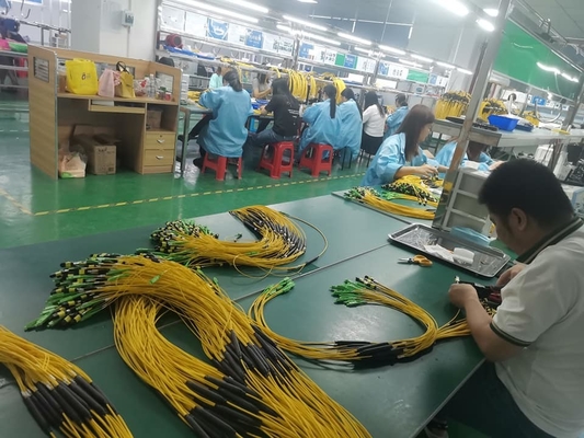 24 Core MTP Trunk Cable Glasvezel Jumper voor Data Center FTTX PVC Aanpasbaar