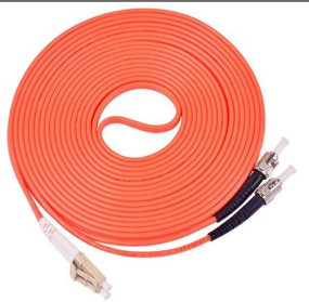 SM/OM1-OM5 Glasvezeltype LC-ST UPC/ APC Simplex/Duplex Glasvezel Patch Cord voor netwerken ≤0,3dB Invoegverlies
