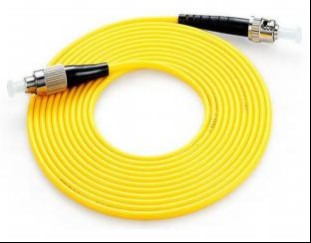 LSZH/PVC/PU Jacket Material FC-ST Patch Cord met hoge temperatuurstabiliteit en ≤0,3 dB Invoegverlies