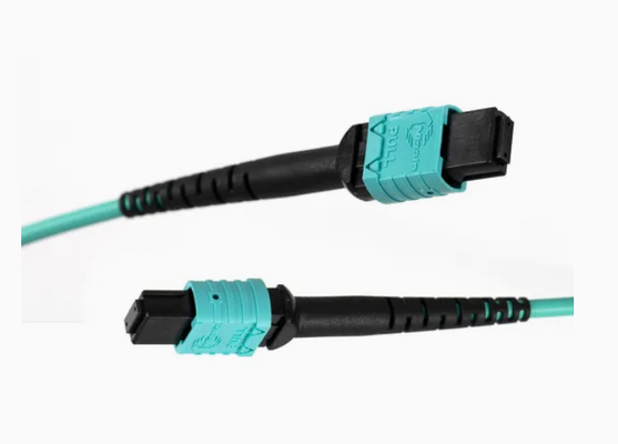MTP-compatibele Om3 MPO-naar-MPO-optische glasvezelkabel voor Qsfp+transceivers 5g-communicatie type B