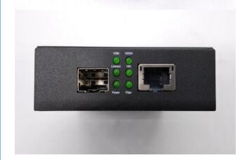 10G onbeheerde vezelmediaconverter met SFP+& RJ45-poort Fabriek directe verkoop Betrouwbare netwerkverbinding