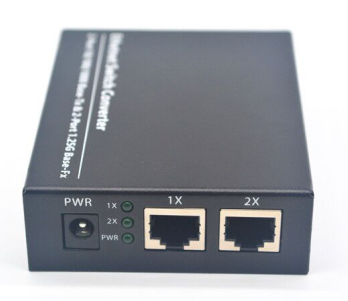 SC Single-Fiber 10/100/1000M met 2 RJ45-poorten Base-T naar 100 Base-X beheerde mediaconverter