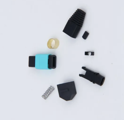 12-vezel MTP® vooraf afgesloten glasvezelconnector met hoge dichtheid voor datacenterbekabeling met hoge dichtheid en directe aansluiting van 40G/100G/400G optische modules.