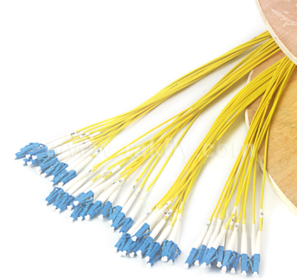 48-Core LC-LC Pre-terminated Breakout Patch Cord High-Density, Custom Breakout Configurations (Bare Fiber / 0.9mm / 2.0mm / 3.0mm), voor Data Center & Indoor / Outdoor toepassingen