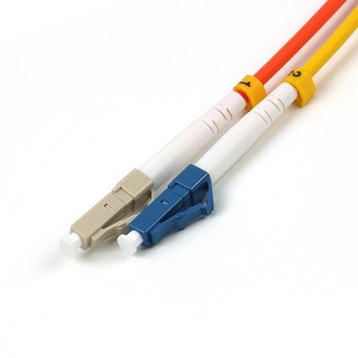 Modusconditioning Fiber Optic Patchcord met een laag invoegverlies ≤0,3dB LSZH Jacket materiaal en aangepaste lengte