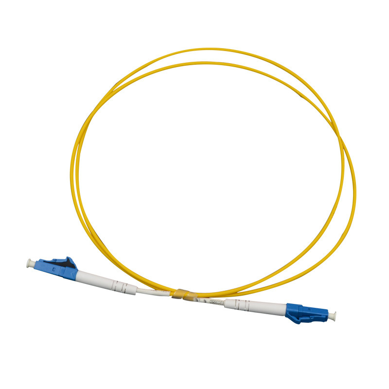 Blauw/Beige glasvezel patchcord Polijsttype ≤ 0,3 dB Invoegverlies Glasvezeldiameter 9/125um