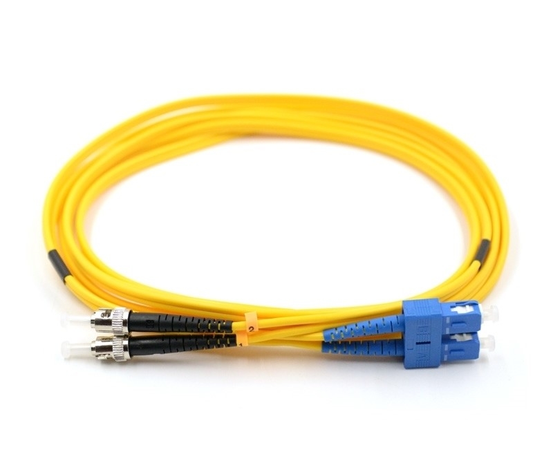 3.0 mm glasvezel patchcord met OFNP kabel UPC/APC polijst aangepaste lengtes
