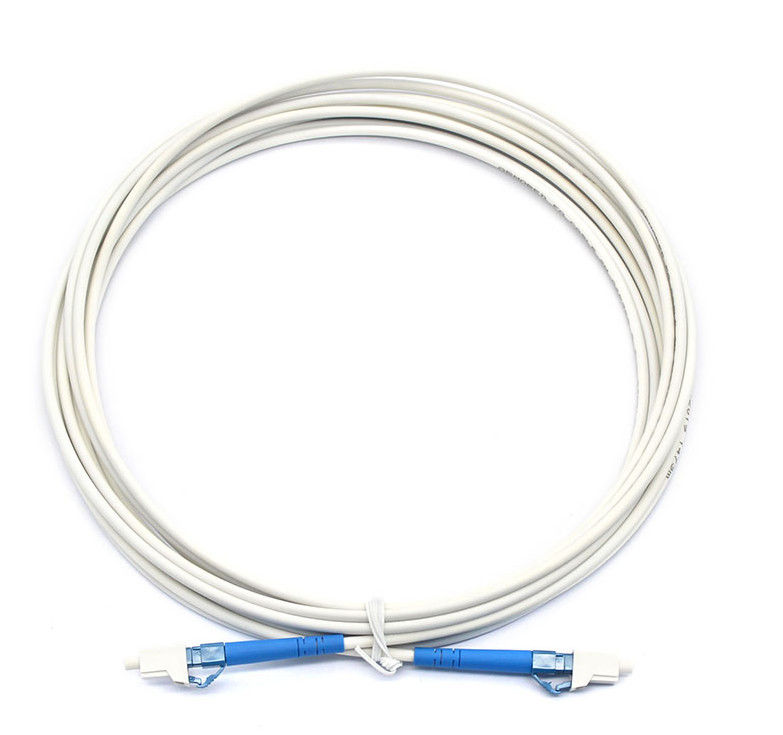 Op maat gemaakte kleurvezeloptische kabel patchcord met multimode modetype en witte kabel