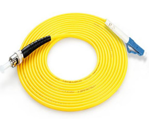 SM/OM1-OM5 Glasvezeltype LC-ST UPC/ APC Simplex/Duplex Glasvezel Patch Cord voor netwerken ≤0,3dB Invoegverlies