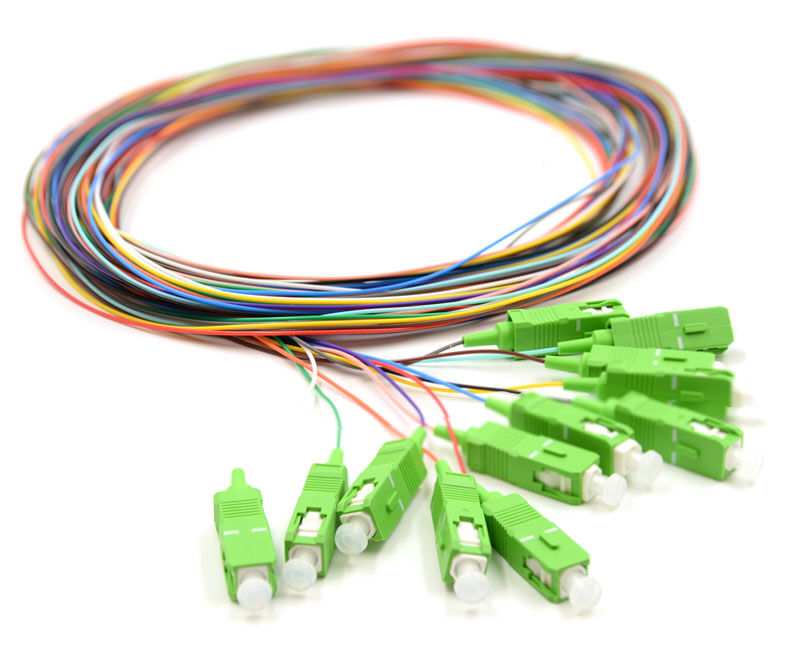 SC/APC 12-kleuren glasvezel-pigtailset – kleurgecodeerd voor eenvoudige identificatie, één uiteinde voorzien van connector, één uiteinde blanke glasvezel, voor aansluitdozen, splitsing en apparatuuraansluiting