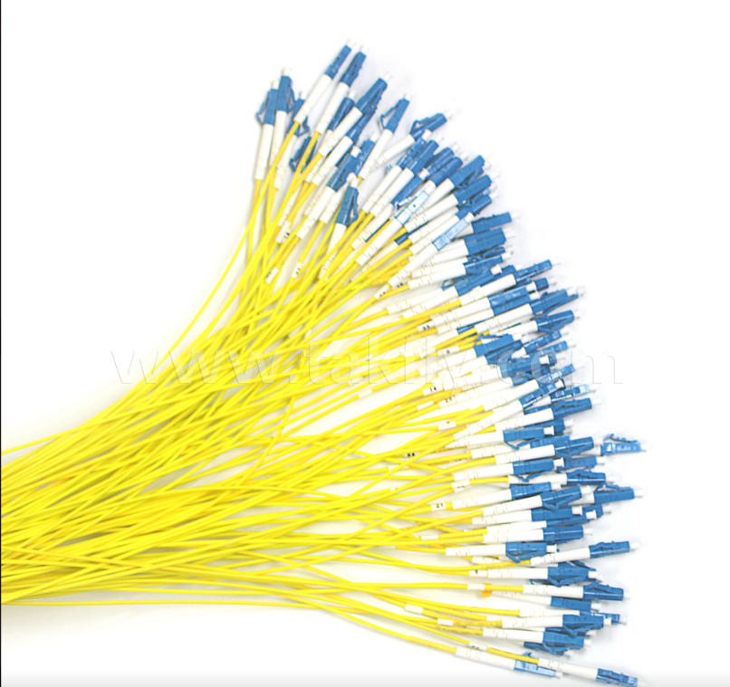96-core LC-LC voorgemonteerde breakout-patchkabel – op maat gemaakte breakout-configuraties met hoge dichtheid (bare fiber / 0,9 mm / 2,0 mm / 3,0 mm), voor datacenter- en binnen-/buitentoepassingen